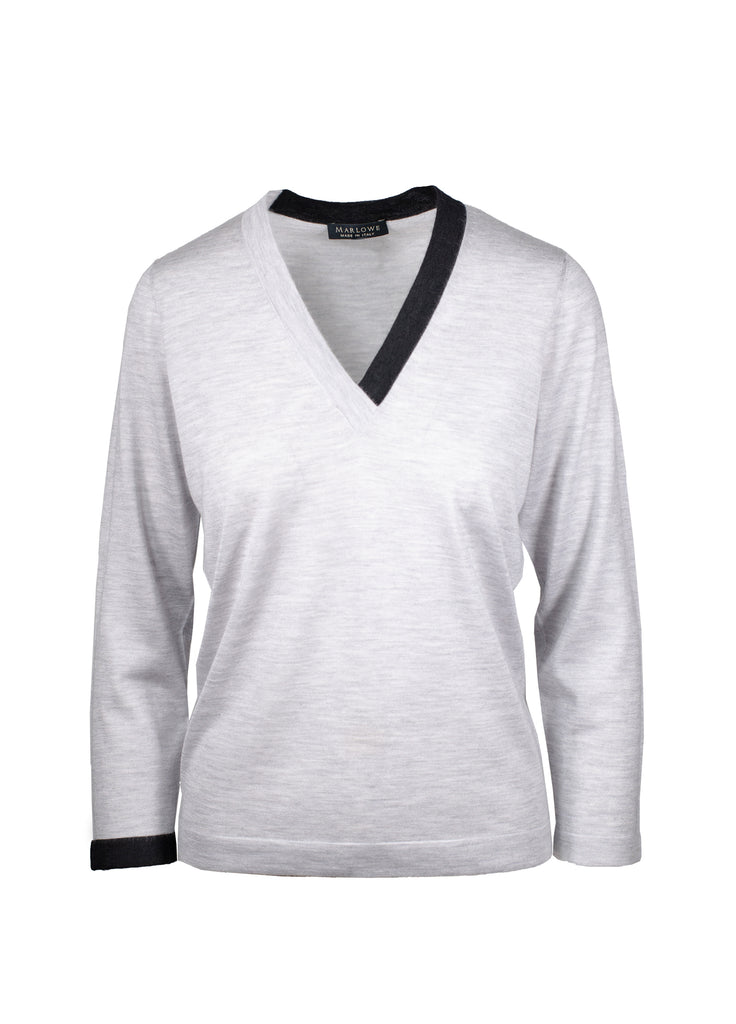 Cashmere second skin V-neck with two tone neck band pearl with black